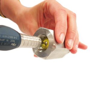 deburring internal threads